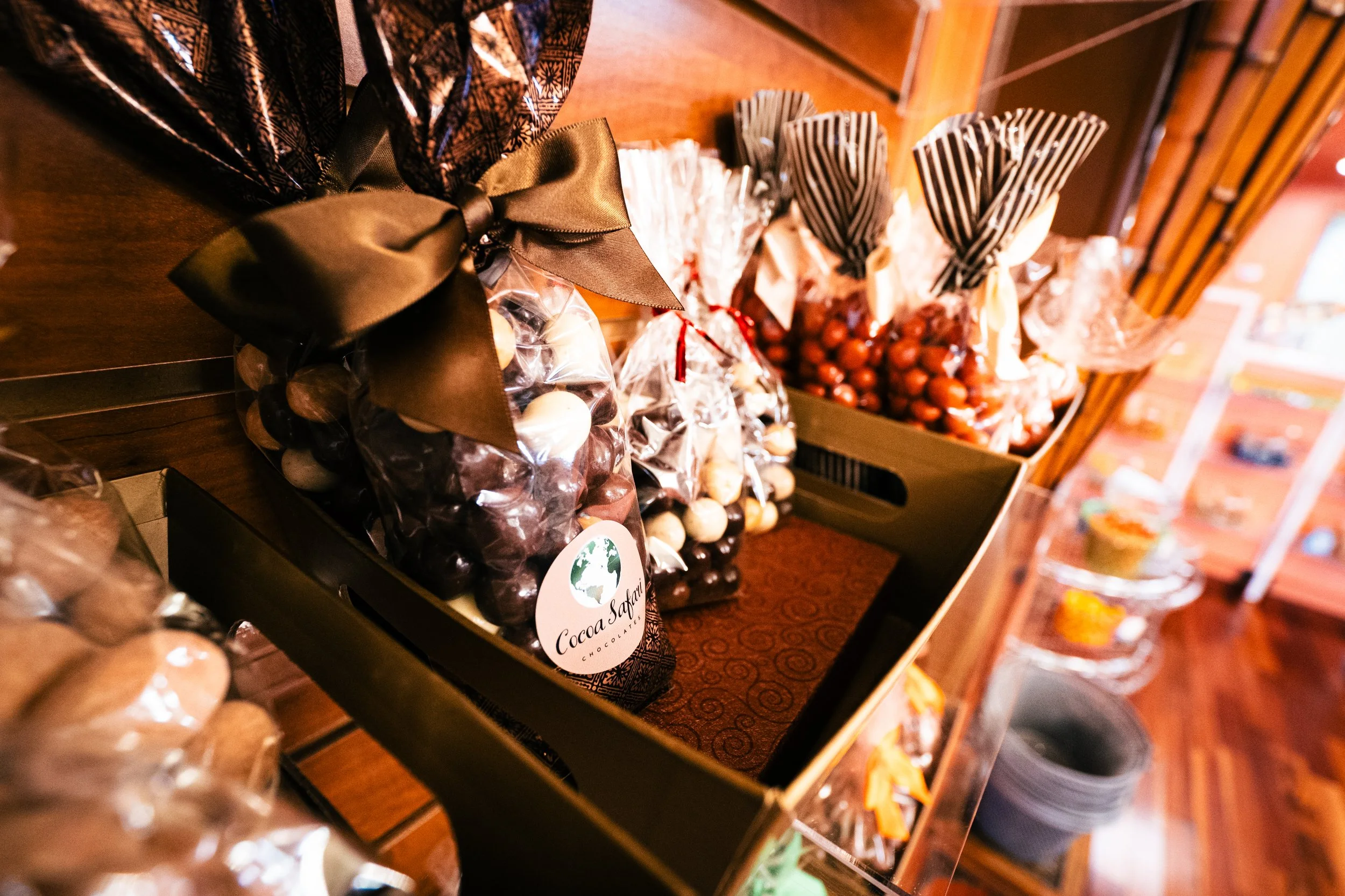 ズ*マ様 C105 CHOCOLATE SHOP 新刊 イベント会場限定セットF By The Bag — Store — Cocoa Safari Chocolates | Madison, Indiana